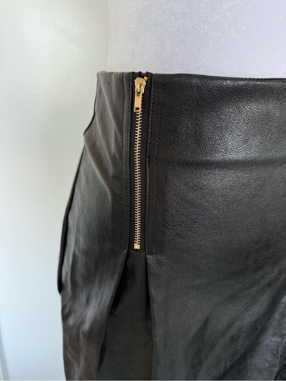 Micas Black Faux Leather High-Waist Midi Skirt NWT SZ Sm - Picture 5 of 10